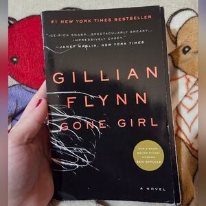 📚3/$7 Gone Girl by Gillian Flynn Paperback